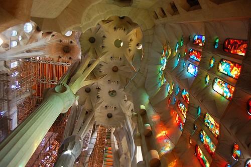 plafond-sagrada-familia-barcelone