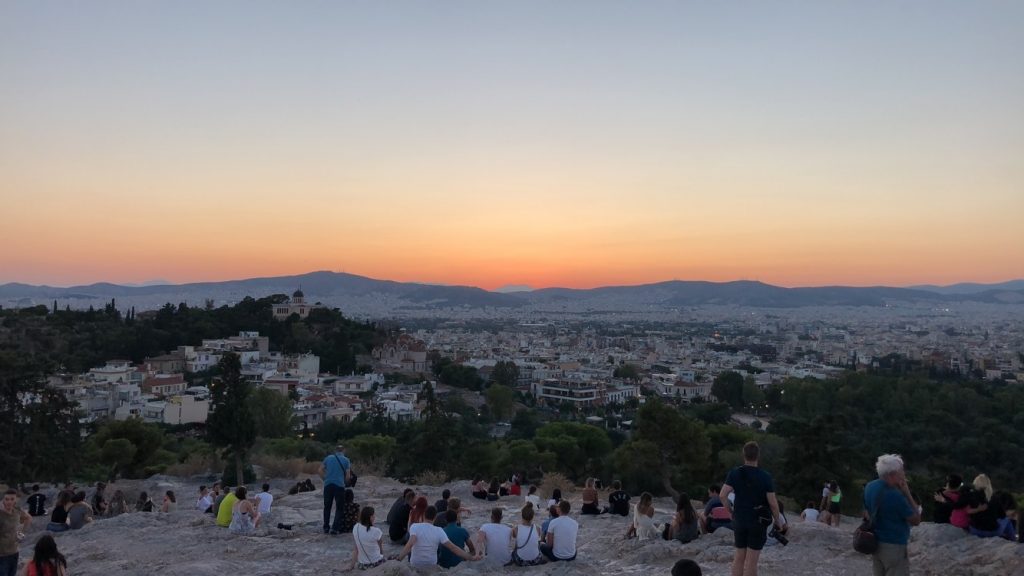 Coucher-soleil-sur-colline-areopage