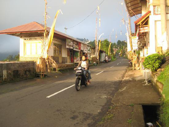 visiter-Munduk-rues-Bali