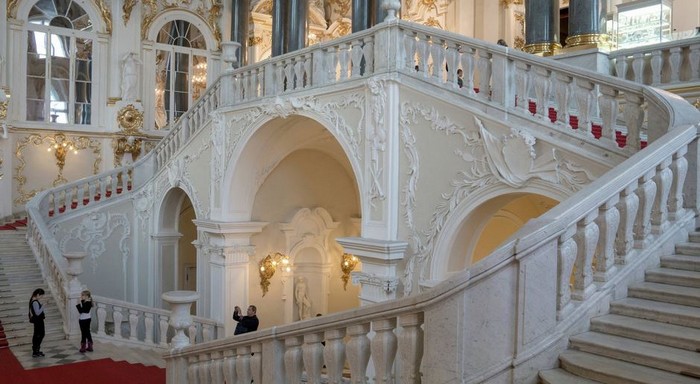 visiter-musee-de-l-ermitage-escalier-du-jourdain-saint-petersbourg