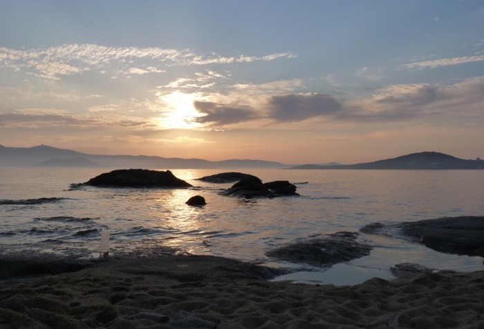naxos-cyclades-plage-agios-prokopios-coucher-de-soleil
