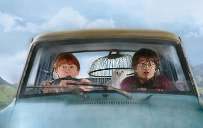 voiture-qui-vol-Ford-Anglia-harry-potter