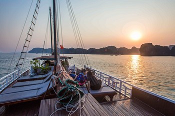 Croisière dans la baie d’Halong – Excursion en bateau