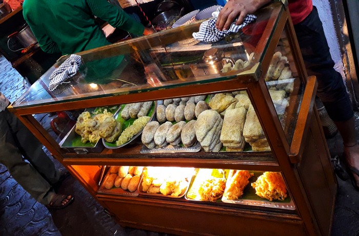 streetfood-fish-fry-stall-calcutta