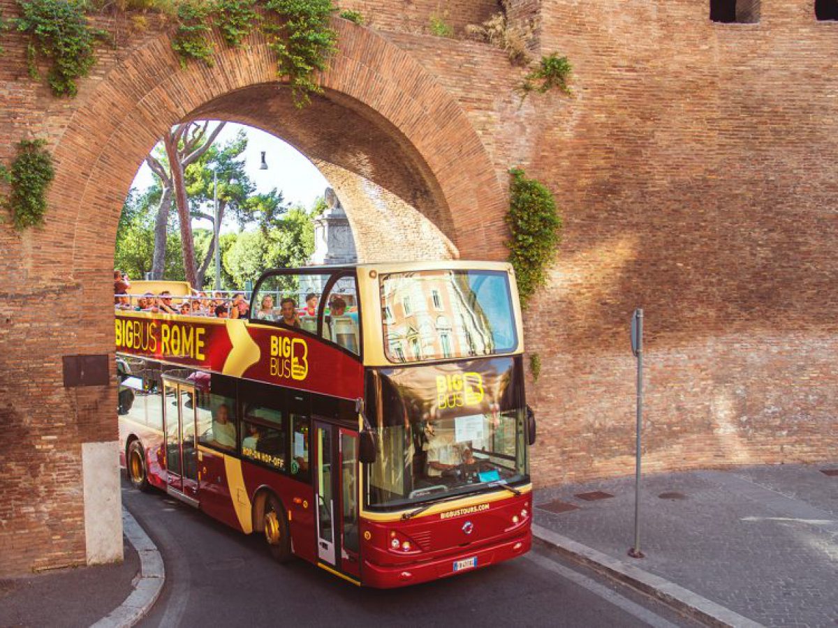 tourist bus rome