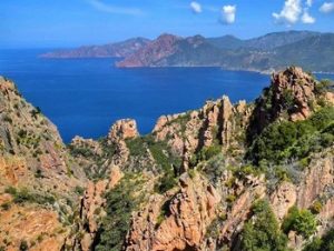 Visiter les calanques de Piana en bateau