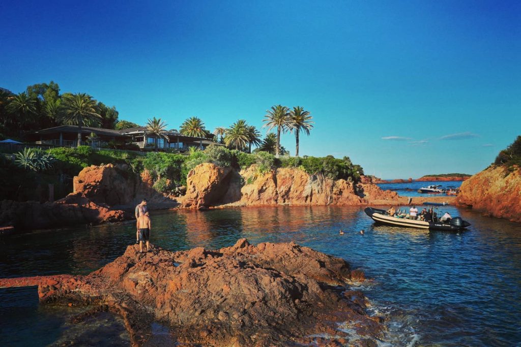 excursion-calanque-esterel-en-bateau-depuis-st-raphael