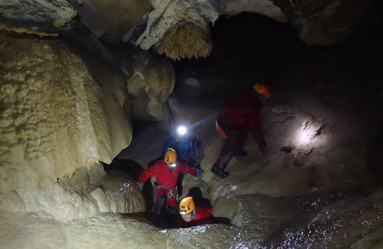 initiation-speleologie-grotte-de-megevette-haute-savoie