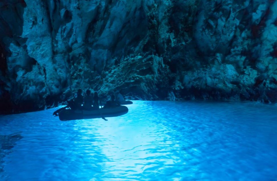 grotte-bleue-depuis-omis-croatie