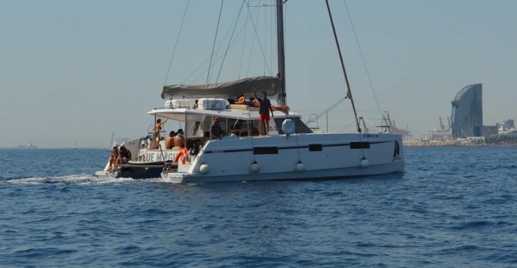 croisiere-romantique-bateau-barcelone-catamaran-luxe