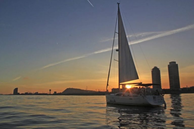Les meilleures excursions en bateau à Barcelone! ViréeMalin.fr