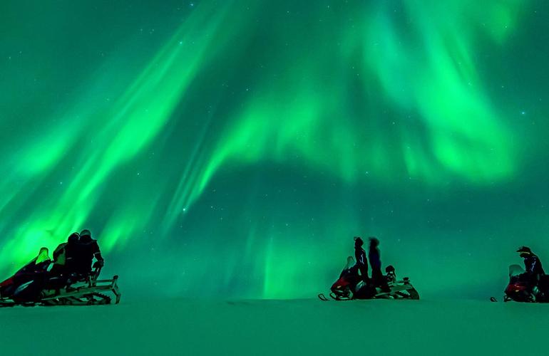 excursion-motoneige-aurores-boreales-rovaniemi
