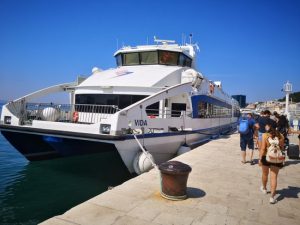 Comment rejoindre Hvar en bateau ?