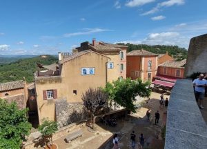 Que visiter à Roussillon ? Où dormir à Roussillon ?