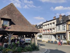 Que visiter à Lyons-la-Forêt ? Où dormir vers Lyons-la-Forêt ?