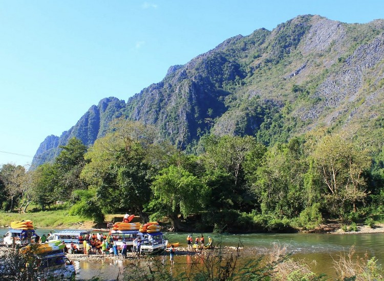 Visiter Vang Vieng et où dormir à Vang Vieng ?